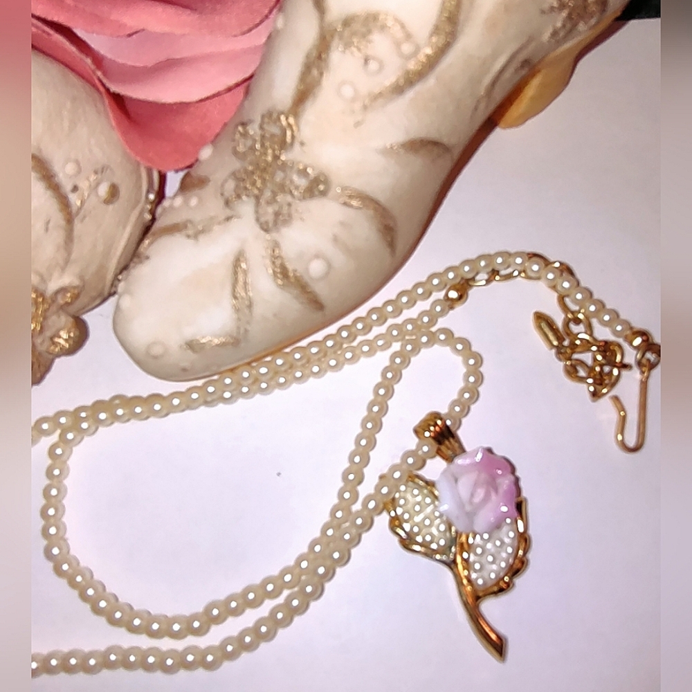 Avon Pearl Bead Necklace with Pink & White Pearly Rose Pendant